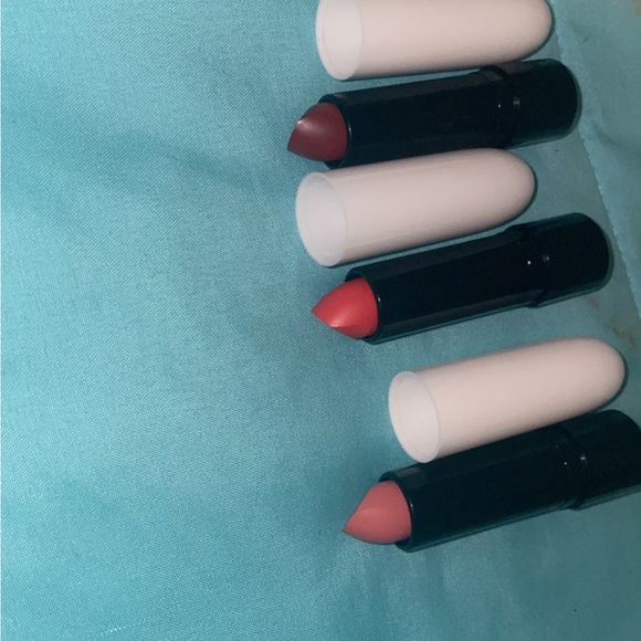 Brand new pop feel lip stick - Picture 3 of 4